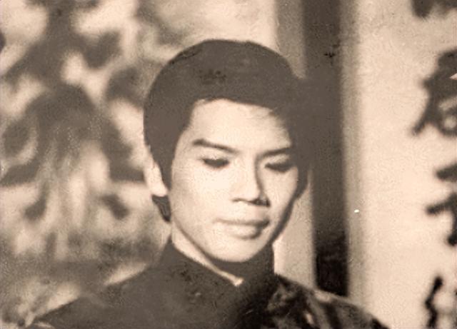 一场追悼会	，戳穿向华强夫妇在香港的真实地位，原来李连杰没说谎