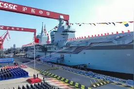 076两栖攻击舰首舰下水，舰名四川舰，创造了三个世界第一图片