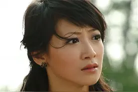 她是蒋勤勤同班同学，遭闺蜜横刀夺爱，后嫁小丈夫，49岁无儿无女图片