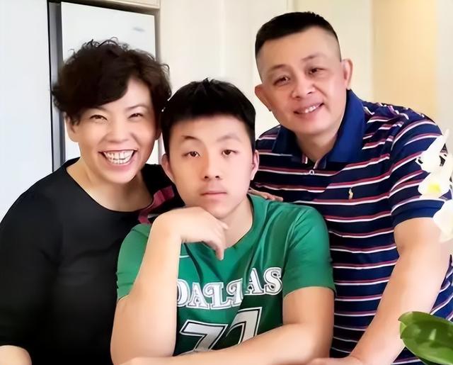 涉贪腐被带走	、败光20亿、移民改国籍，邓亚萍身上的谣言太离谱