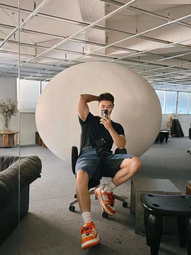 清爽旅行健身博主网红，这188cm身材还要什么腹肌