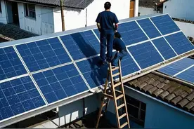 【以案普法】房顶上安装光伏板被邻居起诉要求拆除，能否得到支持?图片