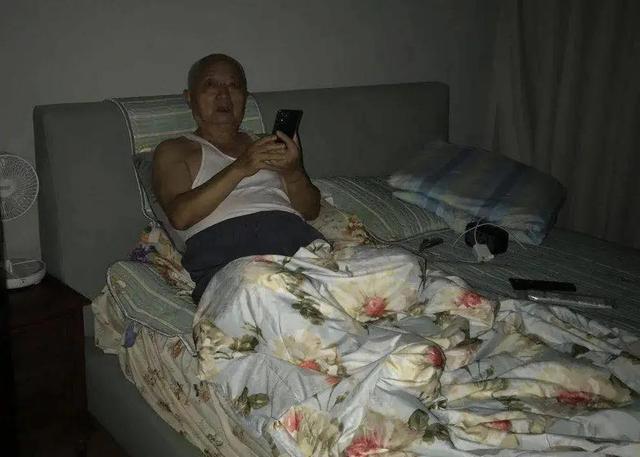 老人早睡是错的？医生坦言：70岁以后，老年人睡觉一定注意这几点