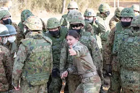 同样是二战战败国，为何德国能拥有军队，而日本只能成立自卫队？图片