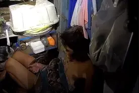 惊叹，64 岁妇女徒手大战巨蟒图片