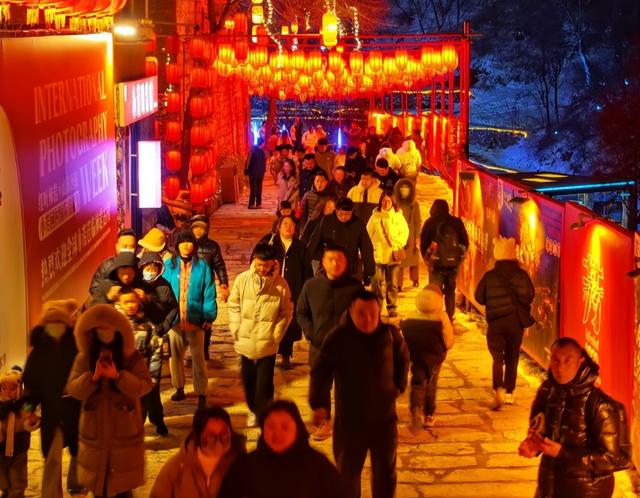 加拿大小伙在中国生活一个月，回去坦言：再也不习惯国外的夜晚了