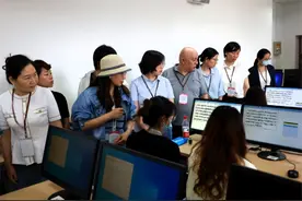 直击上海高考评卷现场：一道题“专享”一间教室，全国唯一“语文主观题”评阅组为每一分负责图片