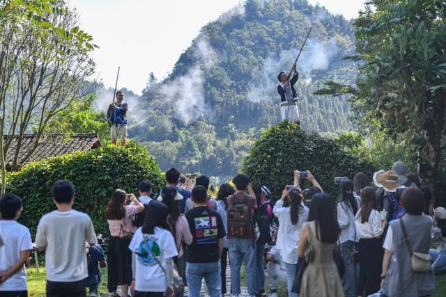 拒观光游内卷！大雄在贵州创新，“一人一技	”成爆款