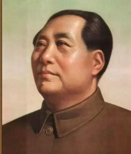 天安门城楼上，为何不悬挂毛主席的照片	，反而要挂毛主席的画像?