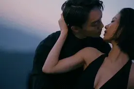 超厉害的亲嘴小技巧，学会了保准让男人对你欲罢不能！图片