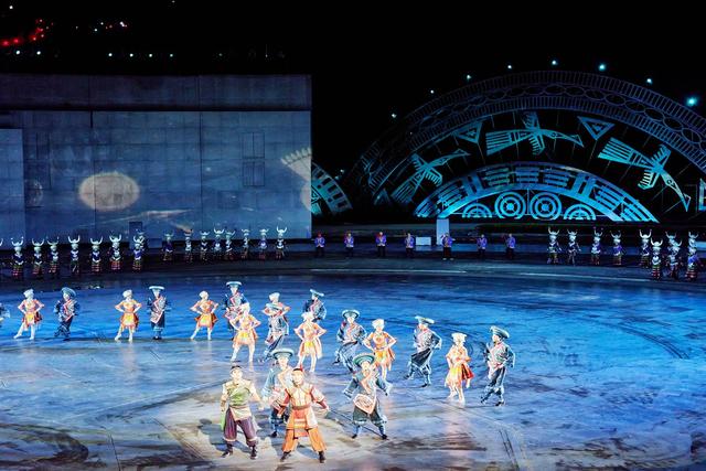 贵州雷山看一场歌舞，在《仰欧桑》中品味文化美学，遇见最美苗族