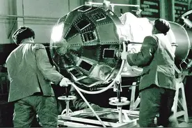 中国第一颗卫星“东方红一号”，设计寿命20天，为何至今仍在飞？图片