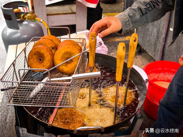 陕鄂交界的这宝藏小城，真是陶渊明的桃花源，在老街逛吃停不下来