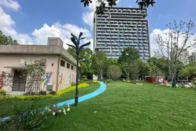 来这个花园坐坐！杨浦街边，风景+1图片
