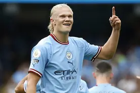 足坛现役最强十人之[十大中锋] 第一名当之无愧图片