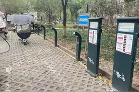 网民：建议给室外充电桩加装雨棚 官方：充电桩可露天图片