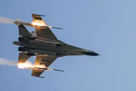 央视曝光东部战区激烈对峙, 外机亮导弹被轰6逼退图片