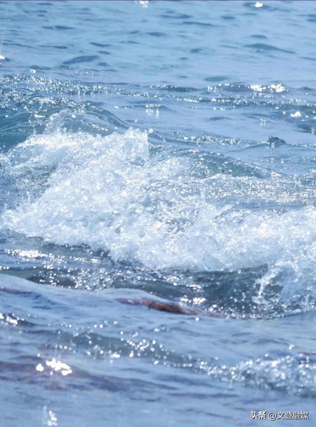 威海七月惊现 “玻璃海”