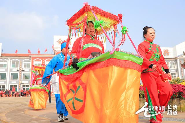 健步行、看民俗、品美食……振兴小镇重阳文化旅游节热闹非凡