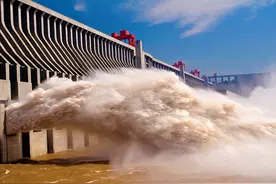 开放三峡大坝全部闸门，放光巨大水库到底需要多久？看完就明白了图片