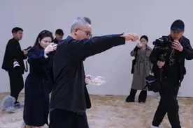 什么！台州艺术家竟然往大米里撒了1000粒黄金图片