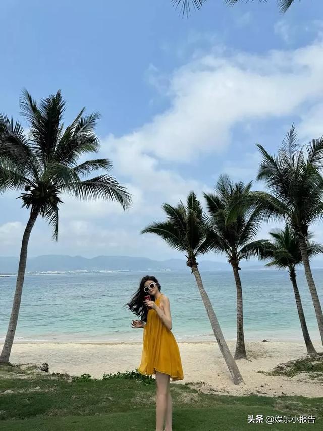 懒懒又去日本陪男友王思聪了,穿成这样,可真抗冻呀