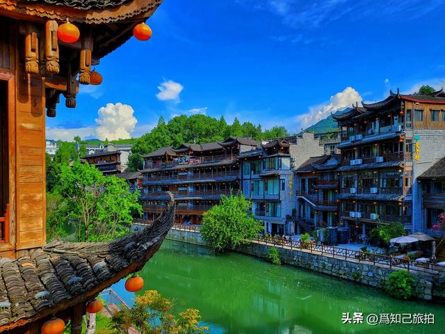 有着2300年历史的芙蓉镇是湘西“四大名镇”之一
