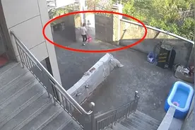 后奶将孙子锁门外后续：知情人发声，聊天记录曝光，官方介入调查图片