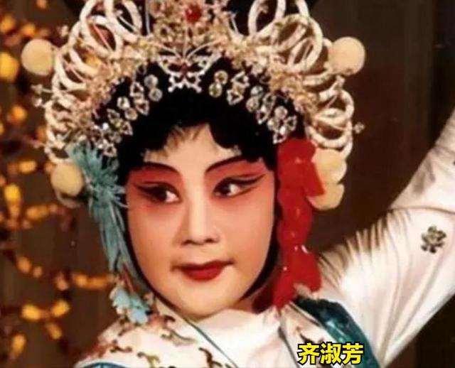 吃里爬外，永不回国？她带领30名演员选择留美，如今年过花甲归来