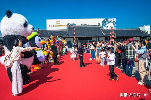又是象山影视城！五一假期首日人气爆表，再现人山人海盛况