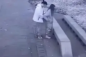 这两天潍坊两村干部办公室、防火中心大屏都现拍摄视频流出图片