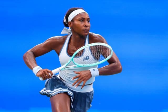 随着莱巴金娜2-0夺冠，WTA年终排名：前10大洗牌，郑钦文跌出前20