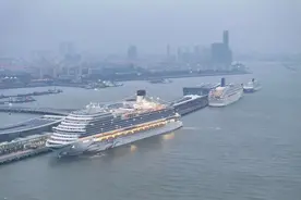 上海吴淞口国际邮轮港再次迎来“三船同靠”图片
