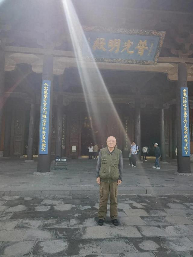 与好友须隆访山西大同华严寺普光明殿禧遇“和光同尘”