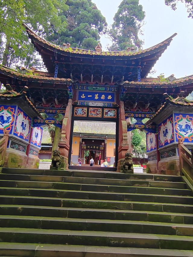 曲靖楚雄纪行之八：狮山古联，道尽帝王身世浮沉