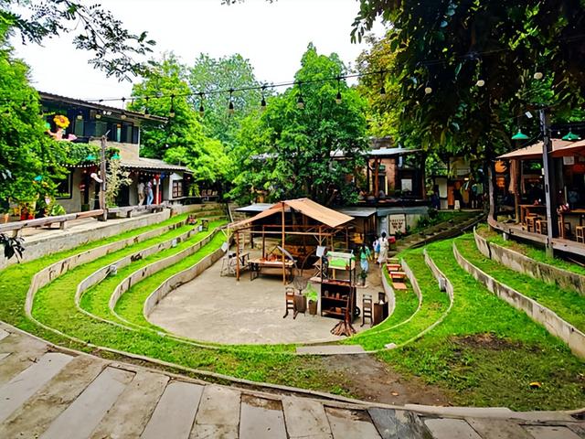 泰国旅游：日逛艺术村 夜游素贴寺（图）