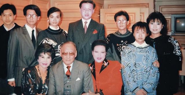 整容成瘾，甘做小三连生六胎，如今94岁住15平米公屋子女不管不顾