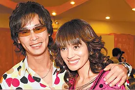 55岁黄品源被曝再婚，女方账号被扒是俄罗斯博士，身材火辣颜值高图片