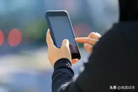 手机贴耳朵打电话黑屏，竟然是这两个原因，看完你就明白了图片