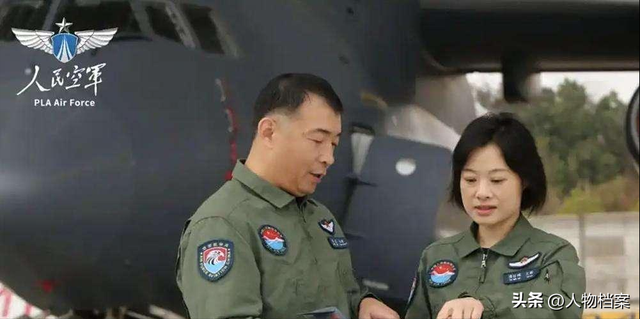 阅兵女机长身份曝光!私生活被扒牺牲太大，老公不简单，央视点名