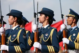 英姿飒爽的中国女子仪仗兵！图片