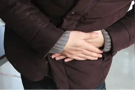 肚脐左侧疼痛，大便不成形还腹鸣？这到底是咋回事！图片