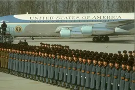 尼克松回忆录：中国仪仗队371人个个1.9米 压迫感太强烈、让人震撼图片