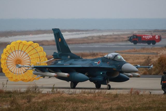 12架日机挂满导弹，对辽宁号发动模拟打击？日本该庆幸这不是实战