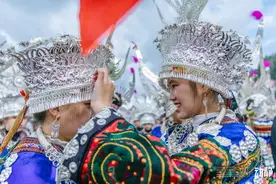 大美非遗丨苗族银饰锻造技艺：一锤一錾皆是艺术图片