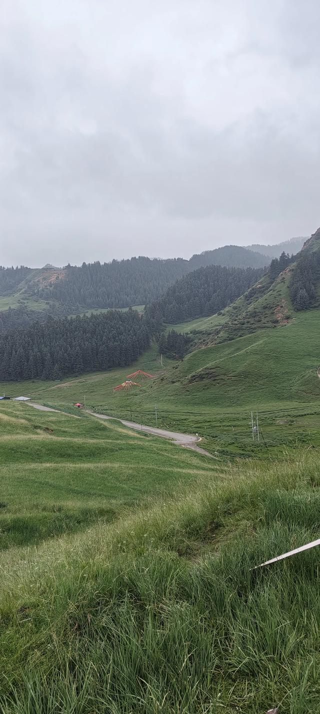 马蹄寺千佛洞旅游文化景区。