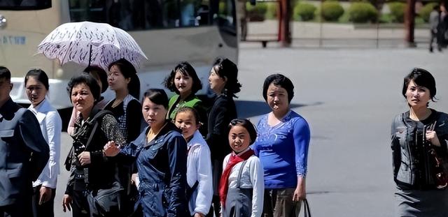 中国游客到朝鲜游玩，朝鲜人疑问：为什么中国人是这样的？