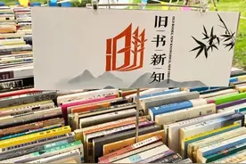 2024上海书展“淘书乐”·苏河华政湾旧书市集举行图片