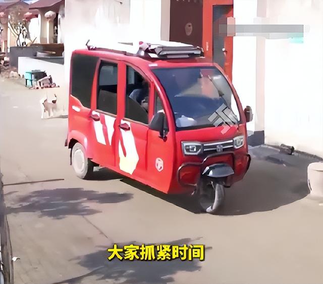 刘强东光送年货没发钱，60岁村民被问是否失望	，老人家回答太戳心