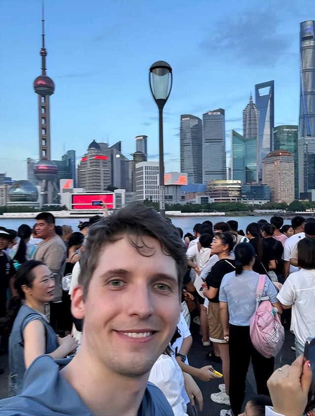 十一当天大量外国游客涌入上海，打着旅游“幌子”，实则另有目的